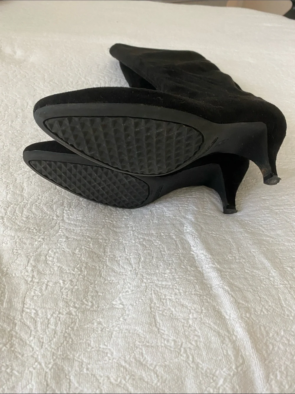 AEROSOLES sleek design